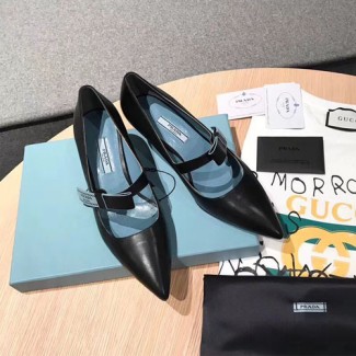 프라다 리본 장식 가죽 펌프스 F0637