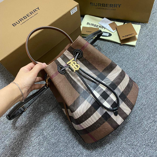 버버리 스몰 TB 버킷 백 80706321-1