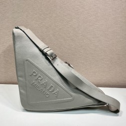 프라다 트라이앵글 남성 숄더백 2VY007-2