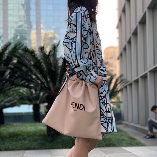 펜디 신상 남여공용 가죽 크로스백 95F8366 라지 핑크