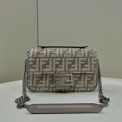 펜디 바게트 체인 미디 8BR793-3