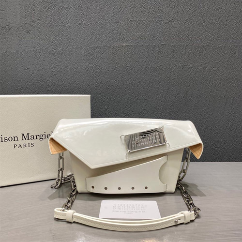 마르지엘라 스몰 스내치드백 M5566 화이트