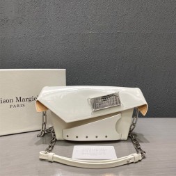 마르지엘라 스몰 스내치드백 M5566 화이트