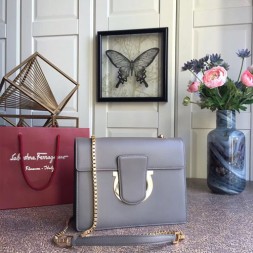 페레가모 신상 미디움 플랩백 21G671 그레이