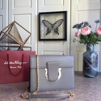 페레가모 신상 미디움 플랩백 21G671 그레이