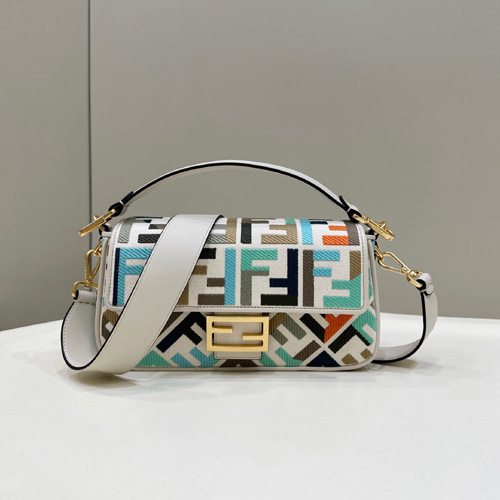 펜디 신상 미듐 바게트 FD8579-9