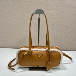 프라다 미디움 시어링 투 핸들 백 1BB124