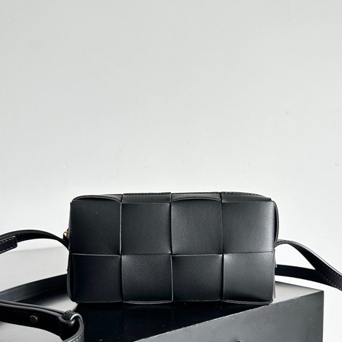 보테가 카세트 미니 크로스바디 백 755031-3