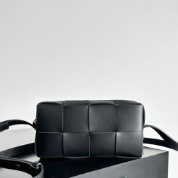 보테가 카세트 미니 크로스바디 백 755031-3