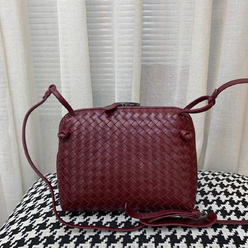 보테가 필로우 미디움 숄더백 V7700 버건디