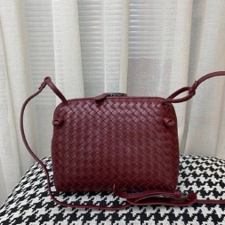 보테가 필로우 미디움 숄더백 V7700 버건디