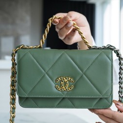  샤넬 19 빅 퀼팅 CC WOC 체인백 AP0957 그린