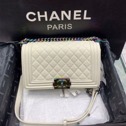 샤넬 보이 미듐 플랩백 C88108 캐비어 아이보리