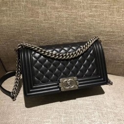 샤넬 보이 미듐 플랩백 A67086 램스킨 블랙 은장