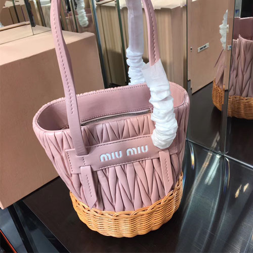 미우미우 나파레더 위커 버킷백 5BE021 핑크