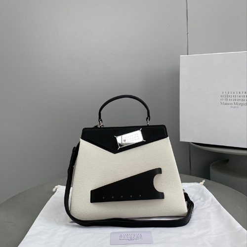 마르지엘라 스내치드 미디엄 탑핸들백 MM3307 화이트&블랙