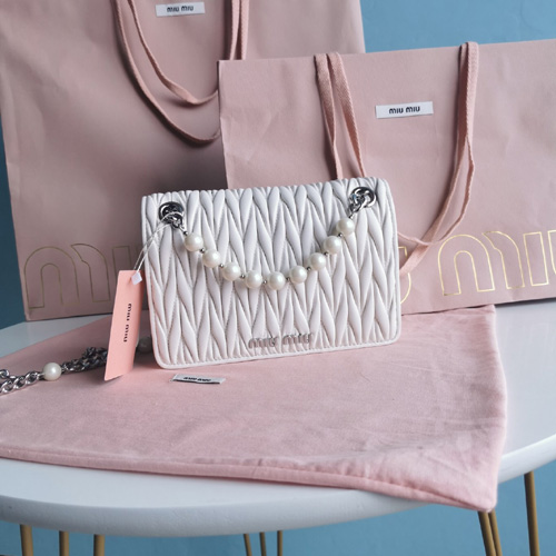 미우미우 21FW 마테라쎄 미니 백 5BP065 화이트