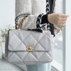  샤넬 CHANEL 19 미듐 플랩 백 AS1161 그레이
