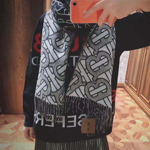버버리 신상 스카프 BB3617
