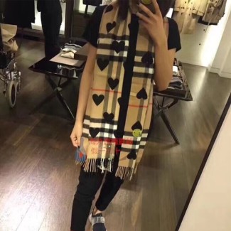 버버리 신상 스카프 BB3605