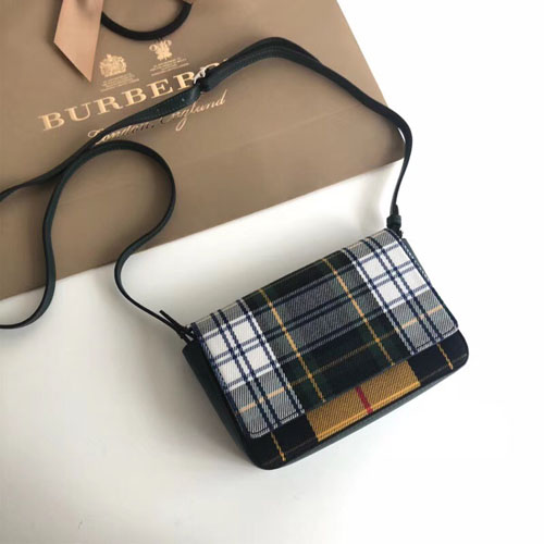 버버리 디태처블 스트랩 타탄 가죽 지갑 40760961 그린 멀티컬러