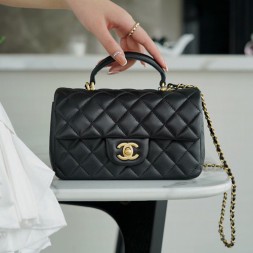  샤넬 클래식 뉴미니 탑핸들 플랩백 AS2431 램스킨 블랙