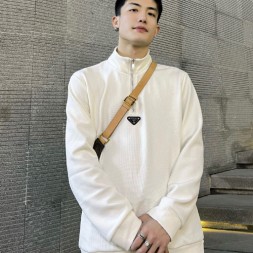 프라다 남여공용 맨투맨 3A572