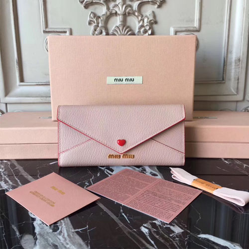 미우미우 하트버튼 플랩 장지갑 5MH013 연핑크