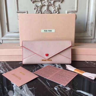 미우미우 하트버튼 플랩 장지갑 5MH013 연핑크