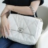  샤넬 CHANEL 19 미듐 플랩 백 AS1161 화이트 은장
