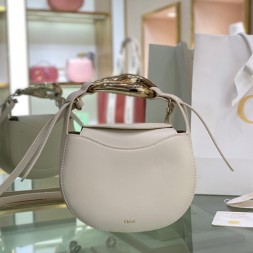 끌로에 KISS 스몰 백 21S350 카프스킨 화이트