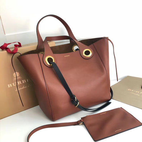 버버리 라지 가죽 그로밋 디테일 토트 40783731 브라운