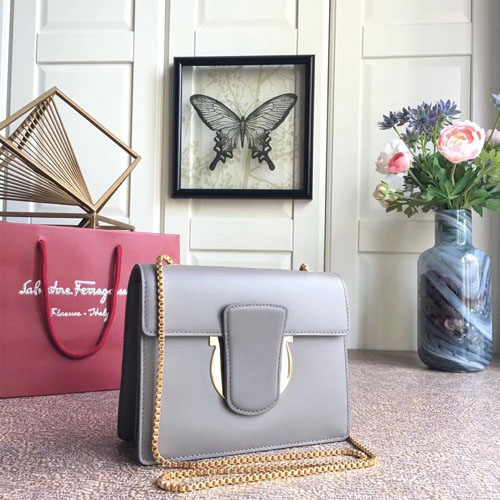 페레가모 탈리아 체인백 21F893 그레이