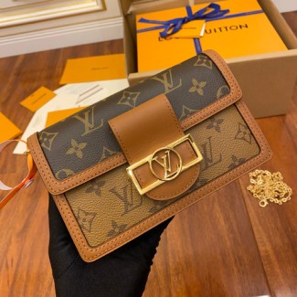 [VVIP] 루이비통 도핀 체인 월릿 크로스백 M68746