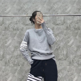 톰브라운 남여공용 니트 TB8693 그레이