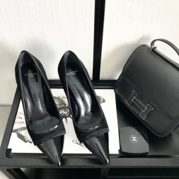 지방시 신상 힐 GV39042 블랙