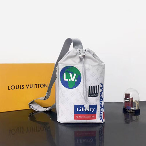 루이비통 초크 슬링 백 M44629