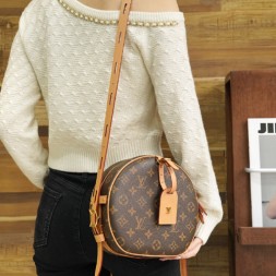 [ VVIP ] 루이비통 부아뜨 샤포 수플 MM M45647