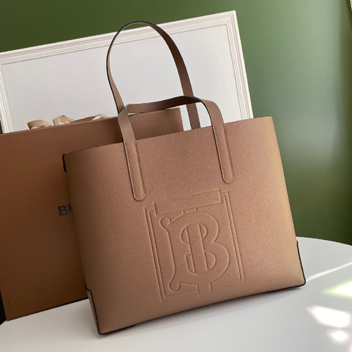 버버리 스몰 엠보싱 크레스트 가죽 토트 80066271 브라운