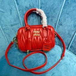 미우미우 마테라쎄 탑핸들백 5BB123 레드