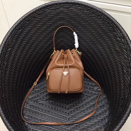 프라다 신상 가죽 버킷백 1BH038 브라운