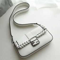 펜디 신상 바게트 숄더백 8BR60087 화이트