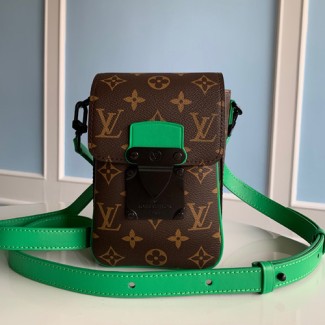 루이비통 S락 버티컬 웨어러블 월릿 M81524-3