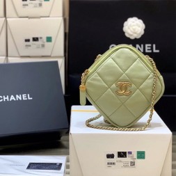 샤넬 다이아몬드 숄더백 AS2201 램스킨 그린