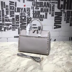 발렌티노 락스터드 탑핸들백 NW0P0272 그레이