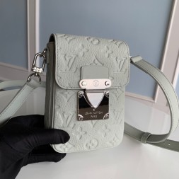 루이비통 S락 버티컬 웨어러블 월릿 M81524-4