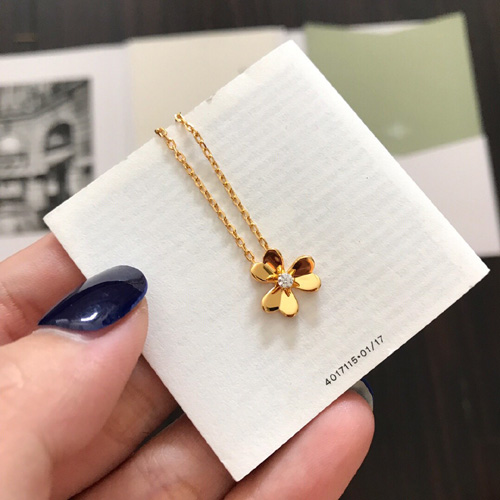 반클리프 신상 목걸이 D99516