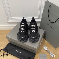 발렌시아가 남여공용 신상 트리플S  653818-22