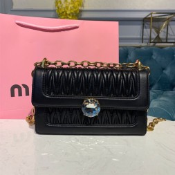 미우미우 신상 솔리테어 마테라세  숄더백 5BD130 블랙