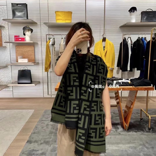 펜디 신상 스카프 FD70224